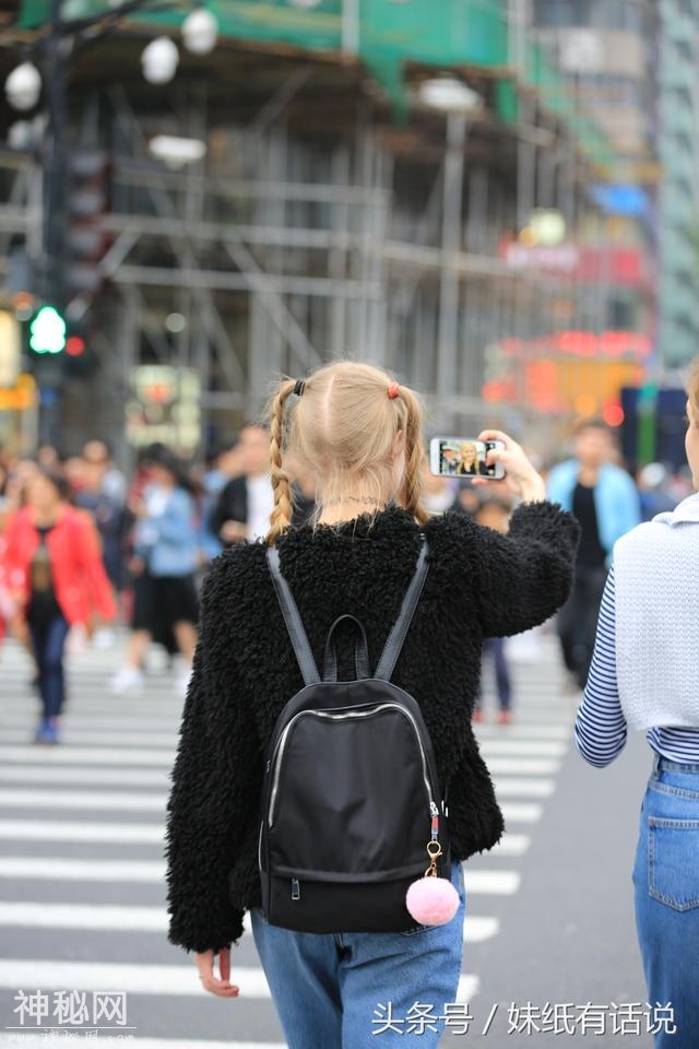 春暖花开 西湖边外籍帅哥美女养眼-4.jpg