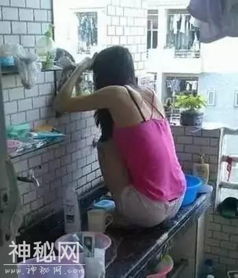 搞笑段子：别扯我的衣服了好不好？-3.jpg