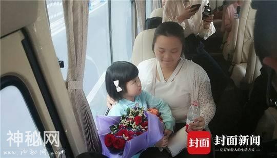 失联24年女儿回到成都：全世界都说我没有妈，我有！-7.jpg