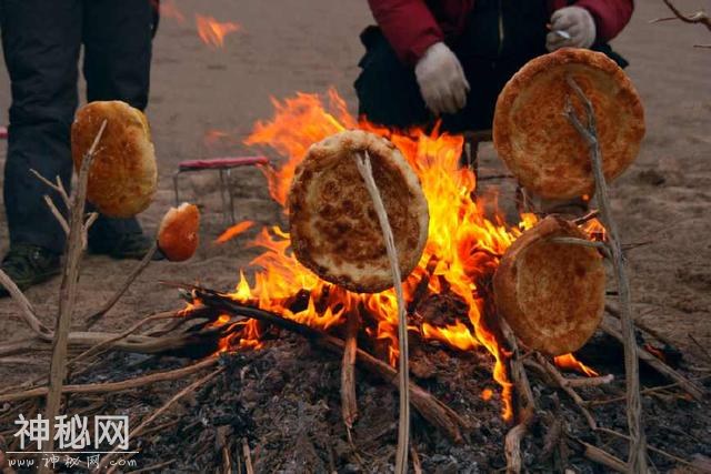 罗布泊日记：深夜拜祭彭加木-4.jpg