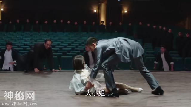 《魔都风云》周冬雨化身“小迷妹”看上经超，上演“女追男”-7.jpg