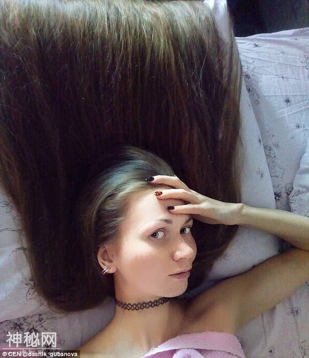 俄罗斯美女14年未剪头发 垂到脚踝-4.jpg