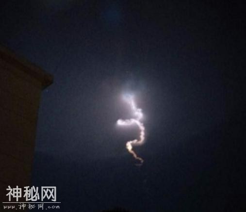 UFO？全国多地惊现异象！网友的段子都能出部小说了-1.jpg