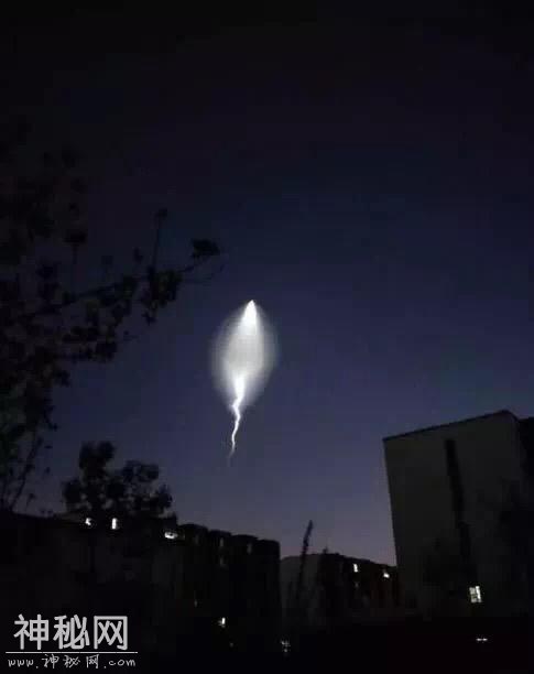 保定晚8点出现在夜空中的这是啥？！UFO？官方消息-1.jpg