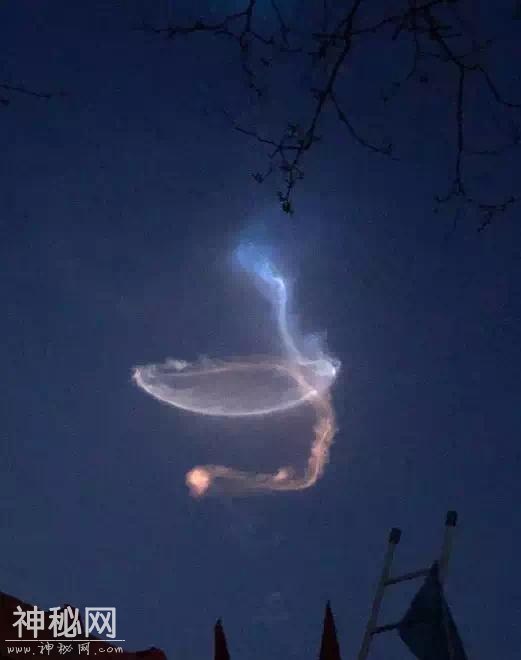 保定晚8点出现在夜空中的这是啥？！UFO？官方消息-9.jpg