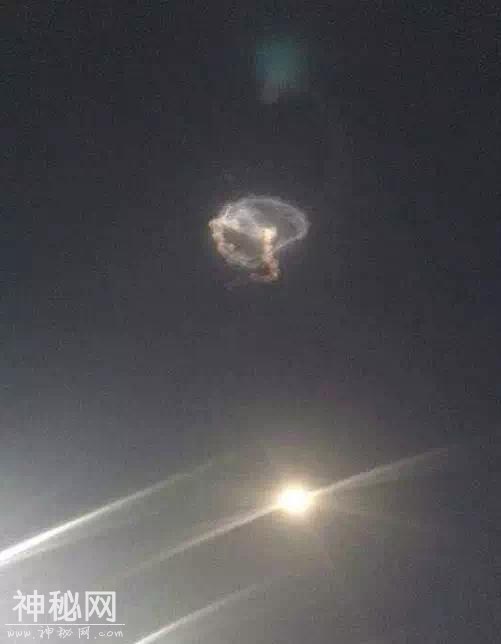 保定晚8点出现在夜空中的这是啥？！UFO？官方消息-8.jpg