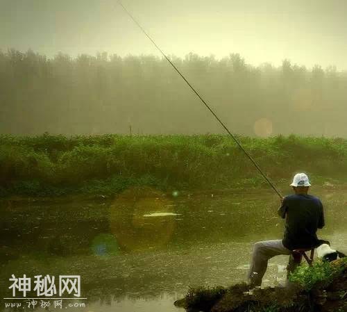 膜拜吧！这才是真正的夏钓绝技！-2.jpg