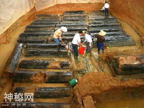 她从古墓发掘修复大量刺绣文物，建立全球绝无仅有的考古科研基地-7.jpg