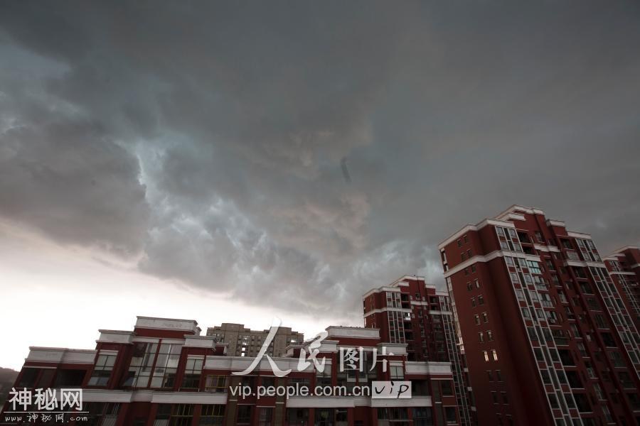 江西都昌：暴雨袭来白昼如夜 乌云密布似科幻片-7.jpg