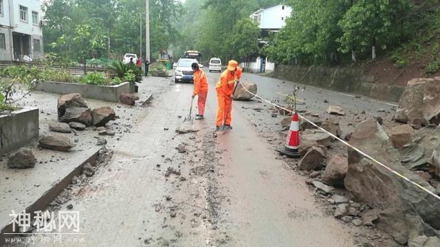 暴雨袭击山城 部分区县遭遇地质灾害-12.jpg