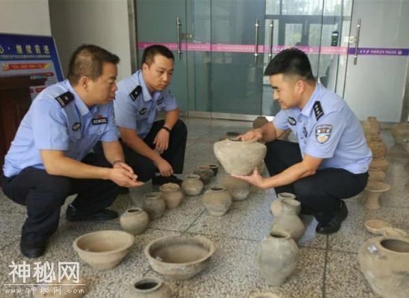 140件文物藏匿苗圃 男子倒卖文物被抓-2.jpg