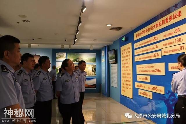 城北分局组织民警参观打击文物犯罪成果宣传展-4.jpg