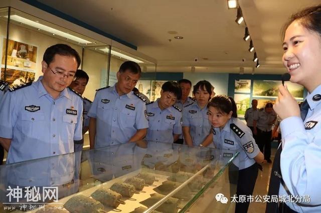 城北分局组织民警参观打击文物犯罪成果宣传展-5.jpg