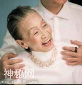 与星爷合作多年 更是“御用婆婆”如今离世-2.jpg