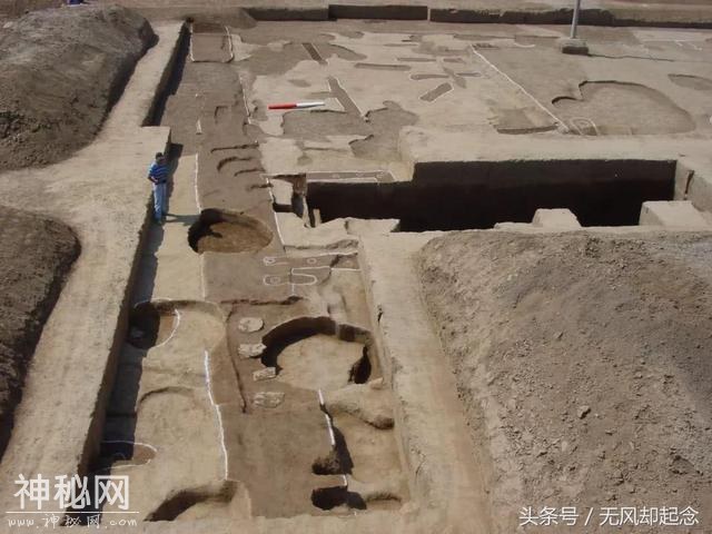 湖南发现700年古墓，墓主为一对夫妇，开棺瞬间女尸肚子突然变大-3.jpg