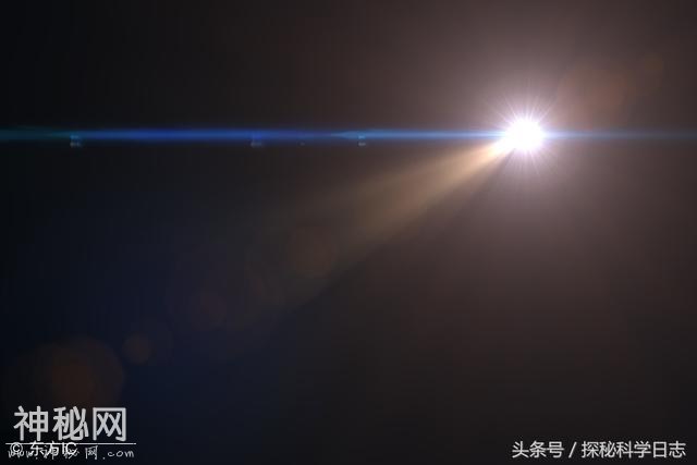 神秘UFO不断靠近国际空间站，或在侦测地球文明级别？-3.jpg