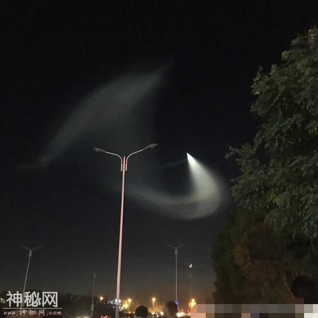 突发！太原上空惊现不明飞行物-3.jpg