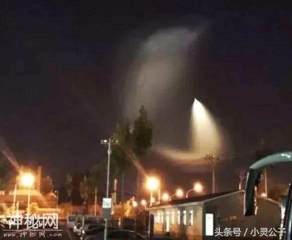 揭秘：前晚夜空上方出现的“UFO”到底什么来历？-2.jpg