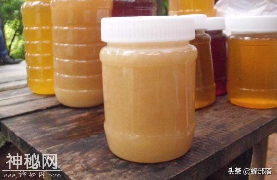 一个蜂群一个月能产多少蜂蜜？老蜂农告诉你提高蜂蜜产量的绝技-1.jpg