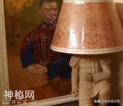 年度最佳恐怖片！小伙入住兵马俑主题酒店一夜未眠-11.jpg