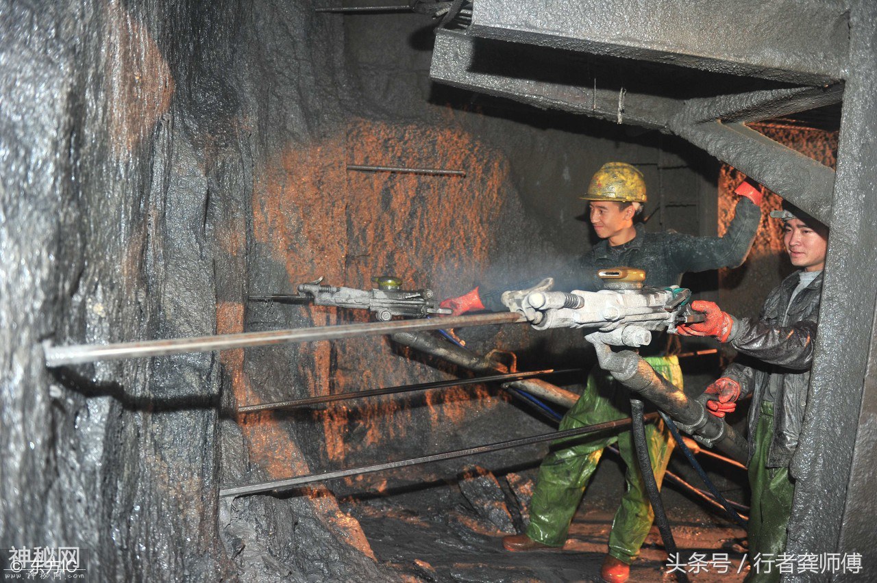 穿越川西北高原，地质复杂，成兰铁路奋力建设中-5.jpg