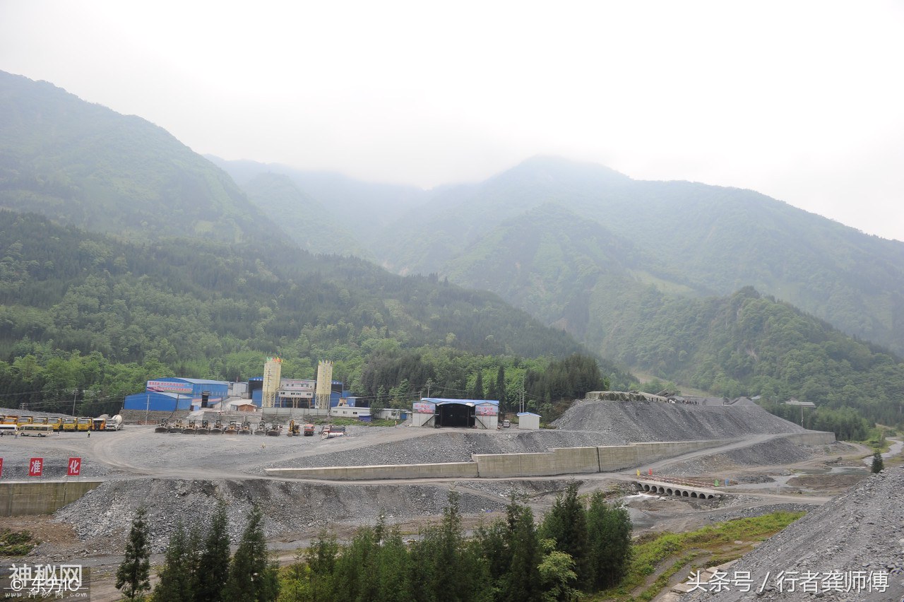 穿越川西北高原，地质复杂，成兰铁路奋力建设中-8.jpg