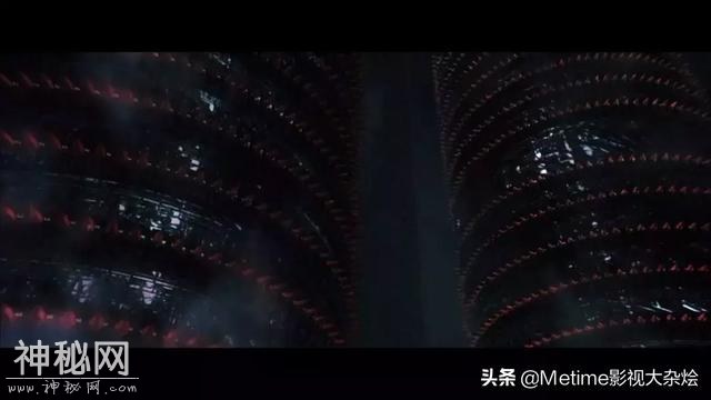 1999年3月31日，一部名叫《黑客帝国》的科幻片在北美上映-12.jpg