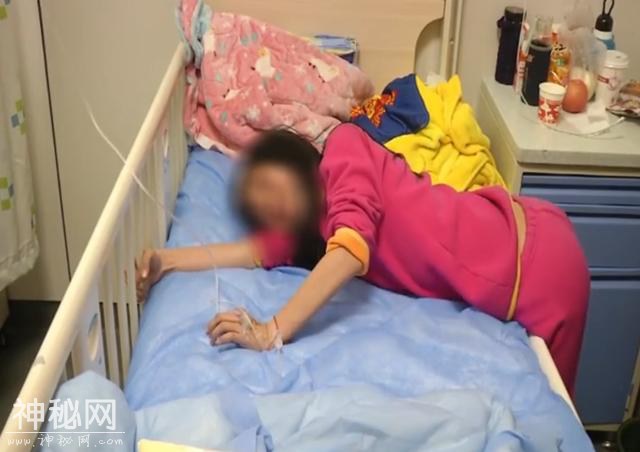 10岁女孩患上古怪病！无法直起腰还剧烈疼痛 多家医院查不出病因-3.jpg