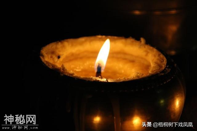 考古发现古代盗墓者点油灯盗墓，放灯处墙被熏黑，还有一可怕之处-6.jpg