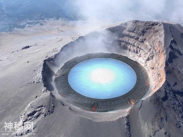 墨西哥火山下有外星基地？外星猎人称爆发期间有大量UFO出入！-7.jpg