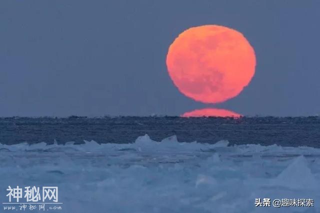 神秘自然现象再次出现，美国爱好者捕捉到匪夷所思的雪月照片-2.jpg