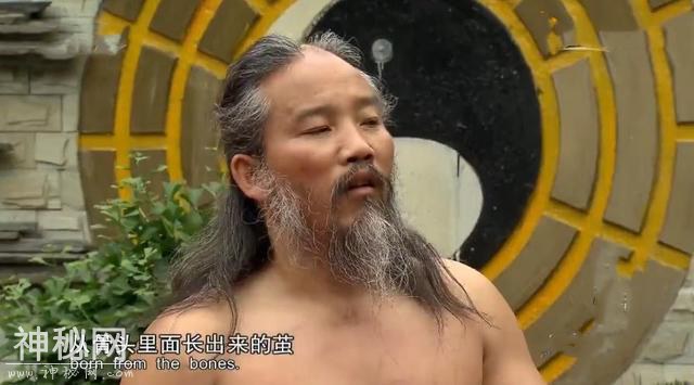 他才是真正能打的传武宗师！青城派大师展示闪手绝技，一拳胜三拳-2.jpg