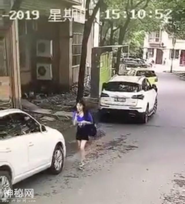 以拍戏为名，19岁女子疑遭拘禁杀害！小区杂货间里发现尸体-2.jpg