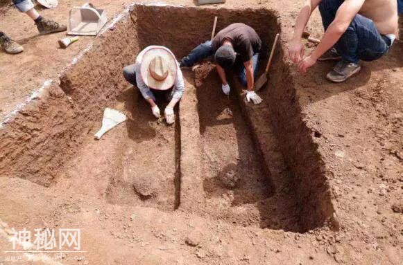 沈阳惊现38座清代古墓 出土文物460多件，金耳环、银花簪、青花瓷……-6.jpg