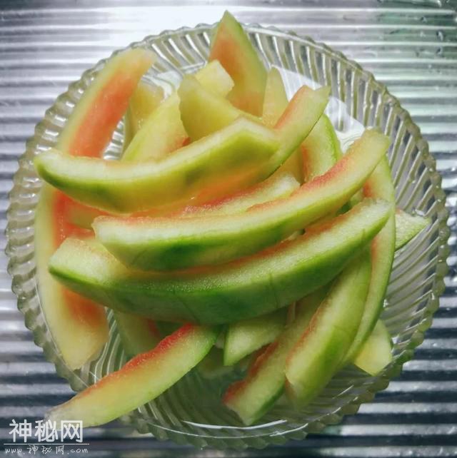 西瓜包上保鲜膜细菌增10倍？相当于给细菌造“豪宅”？-10.jpg