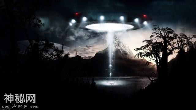 美军发现神秘飞行器后，密歇根州上空再次出现清晰三角形UFO-3.jpg