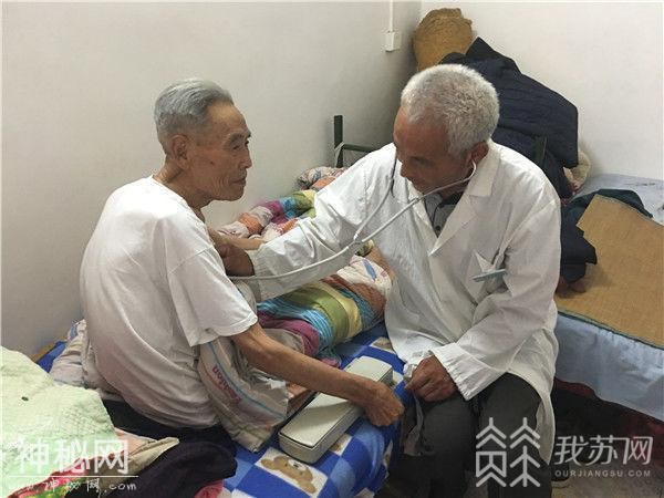 划船行医，守护173户渔民半个世纪 岛医谭庆云：只要身体允许我会一直干下去-2.jpg