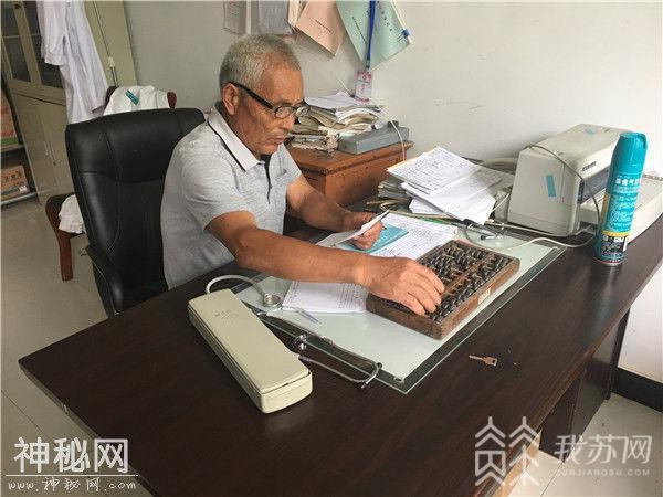 划船行医，守护173户渔民半个世纪 岛医谭庆云：只要身体允许我会一直干下去-13.jpg