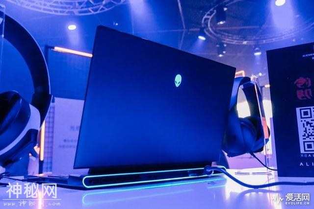 外星人ALIENWARE m15/m17现场玩：变薄了 也更强了-4.jpg