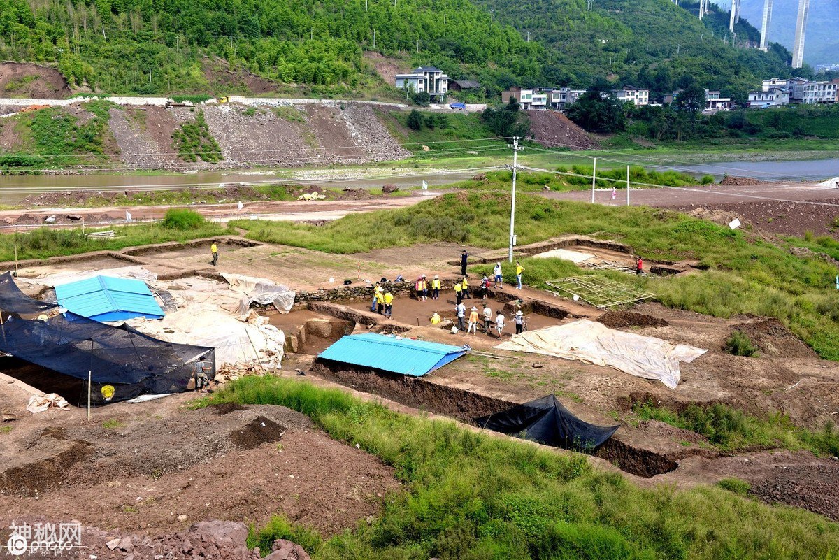 贵州一河沟挖出古墓，发现2000年前鸡蛋，专家：条件允许能够食用-1.jpg