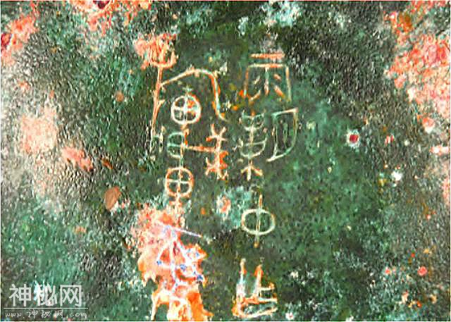 麦田古墓被盗，专家一筹莫展，老农随口一言，挖出三千年古国宝藏-13.jpg