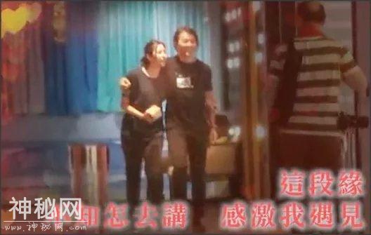 郑伊健蒙嘉慧罕见当街缠绵，老婆身体差郑伊健立誓要好好照顾她-5.jpg