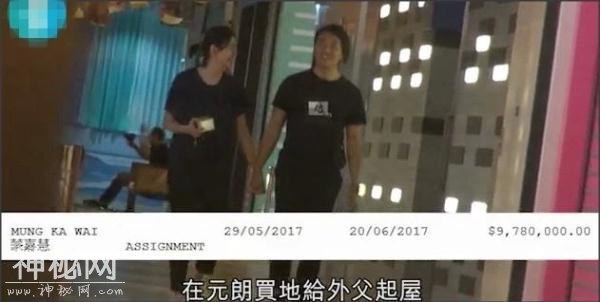 郑伊健蒙嘉慧罕见当街缠绵，老婆身体差郑伊健立誓要好好照顾她-14.jpg