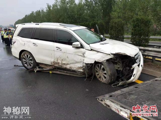 河南一高速出现“灵异”事件“两车”相撞，其中一车“消失”了-2.jpg