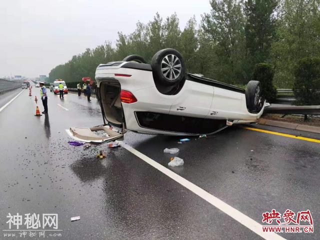 河南一高速出现“灵异”事件“两车”相撞，其中一车“消失”了-1.jpg