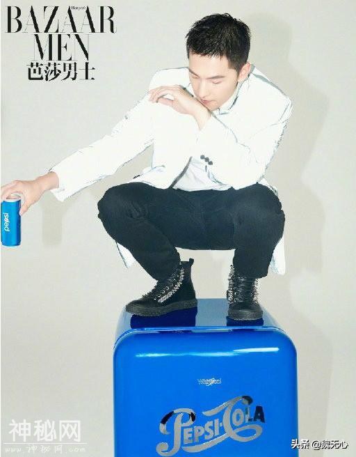 杨洋“脱油”成功？新杂志封面化身科幻片“黑衣人”-4.jpg