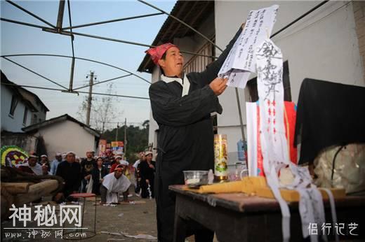 渐渐消失的农村火居道士，念经诗词修电器一样都不少-10.jpg