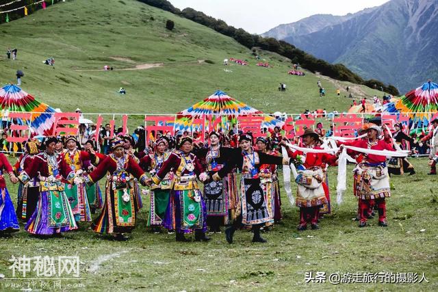 万人齐聚四姑娘山朝山会，共享民俗文化盛宴，比春节还热闹-28.jpg