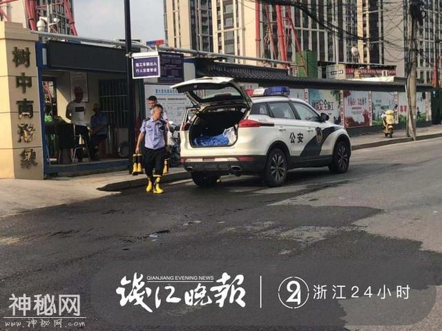 杭州一处施工工地刚刚挖出人体骸骨-3.jpg