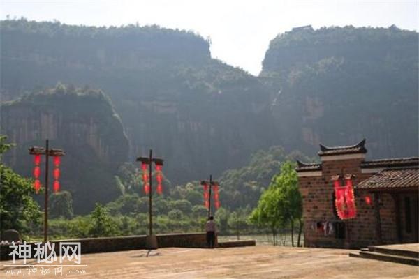 鹰潭十大最好玩的旅游景点，龙虎山风景区是道教的发源地之一，被评定成为了世界自然遗产-2.jpg